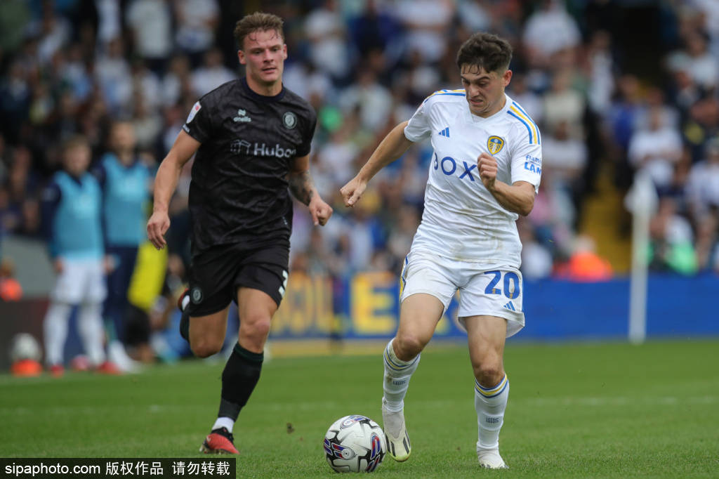 官方:利兹联与27岁边锋丹尼尔-詹姆斯续约四年
官方:利兹联与27岁边锋丹尼尔-詹姆斯续约四年